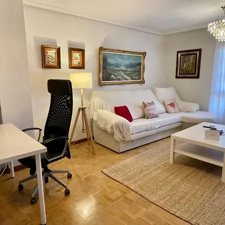 Yoli, Centrico Con Plaza De Garaje 阿维莱斯