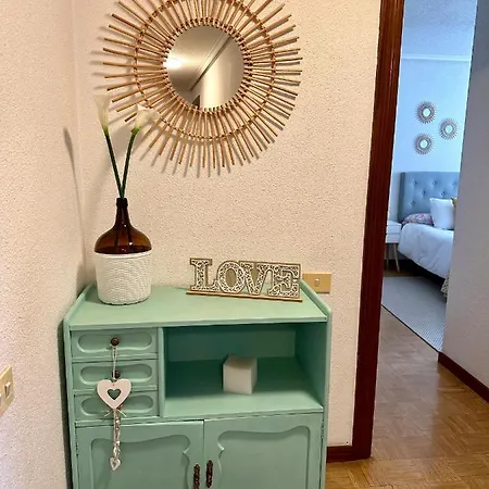 Centrico Y Tranquilo Apartamento Con Terraza, 3 Habs Y 2 Banos, Garaje Incluido *