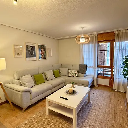Apartment Centrico Y Tranquilo Apartamento Con Terraza, 3 Habs Y 2 Banos, Garaje Incluido