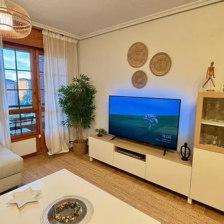 Centrico Y Tranquilo Apartamento Con Terraza, 3 Habs Y 2 Banos, Garaje Incluido