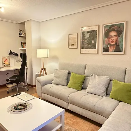 Apartment Centrico Y Tranquilo Apartamento Con Terraza, 3 Habs Y 2 Banos, Garaje Incluido Aviles