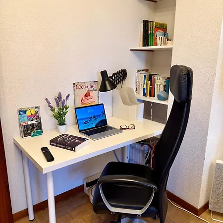 Centrico Y Tranquilo Apartamento Con Terraza, 3 Habs Y 2 Banos, Garaje Incluido Apartment